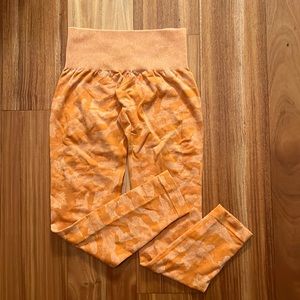 Barely Worn Burnt Orange Camo Seamless Leggings